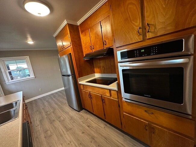 Building Photo - Updated Home with Parking in Radford