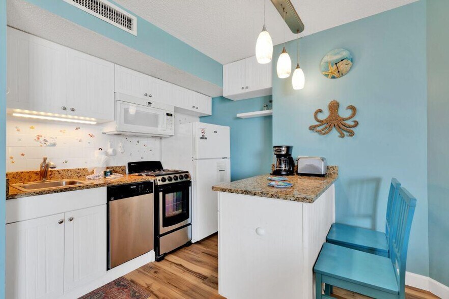 Building Photo - 5556 N Ocean Blvd