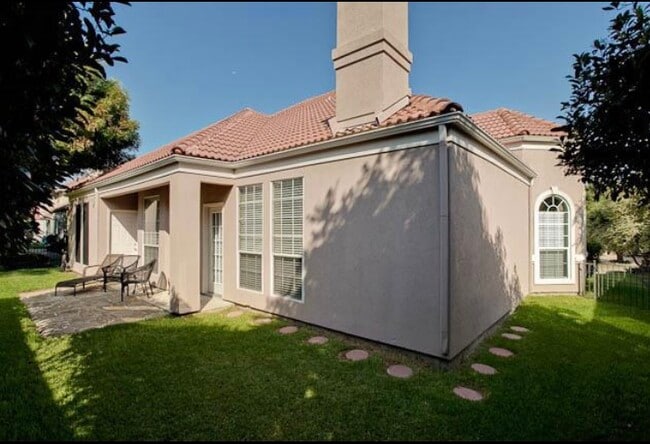 Building Photo - 3011 Bayside Dr