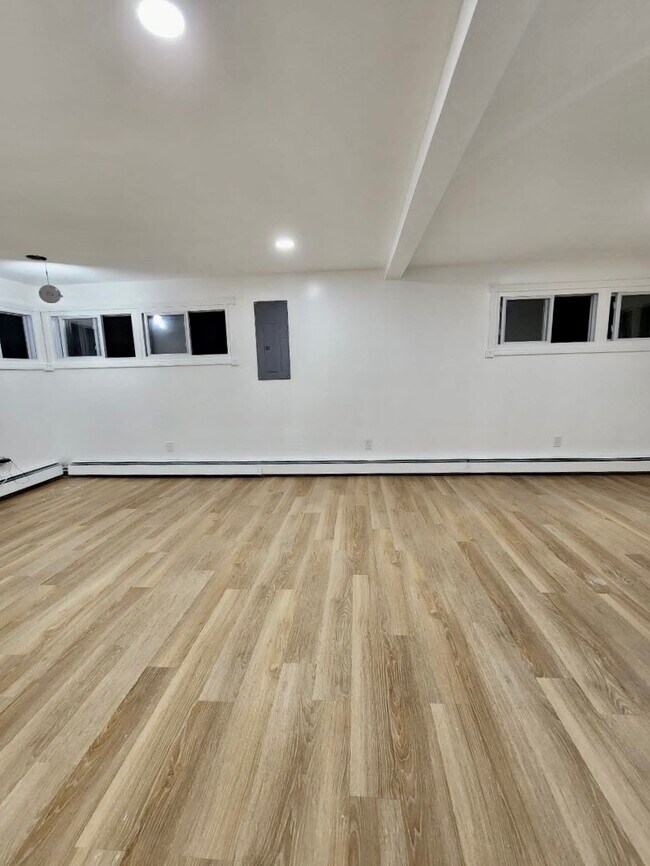 Building Photo - 132 Wepawaug Dr