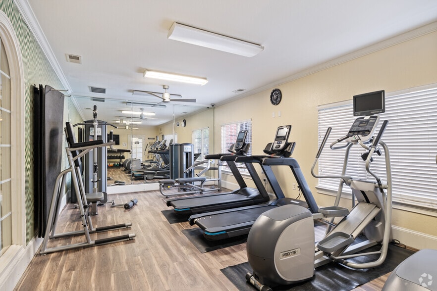 Fitness Room - Crowne on 10th