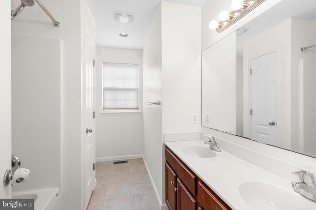 Building Photo - 607 Wildel Ave