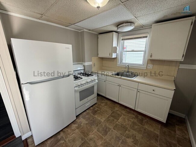 Building Photo - 77-85-85 Massasoit St