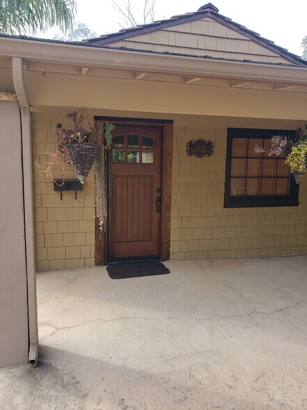 Front - 5648 Calzada Del Bosque