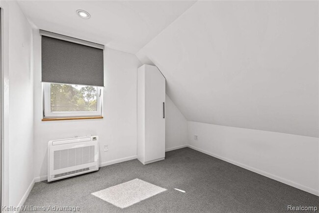 Building Photo - 284 Eliot St