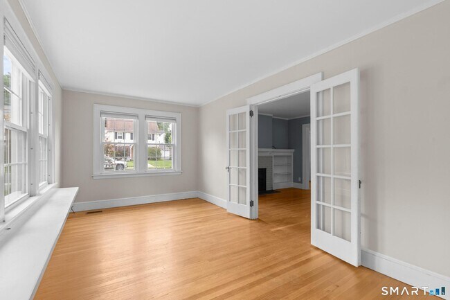 Building Photo - 12 Middlefield Dr