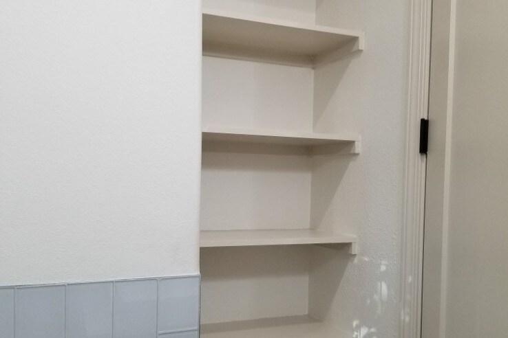 Upper Unit Bath - 1008 E 49th St