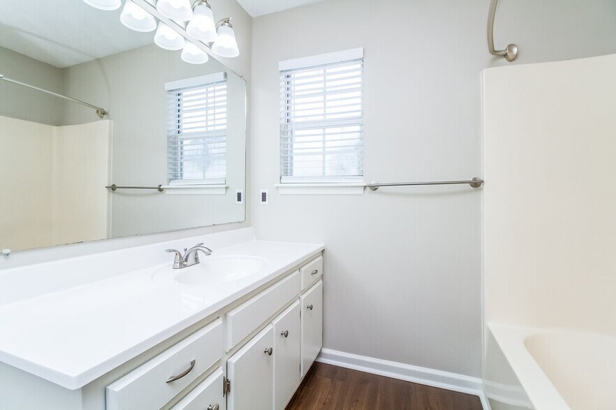 Building Photo - 101 Brandy Ct