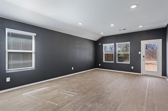 Building Photo - 352 Sickle Lp
