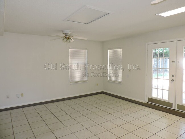 Building Photo - 2552 Southern Oaks Dr