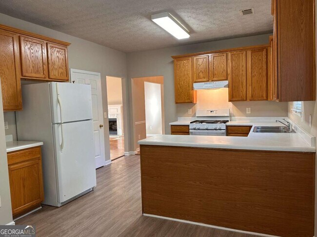 Building Photo - 305 Hulan Way