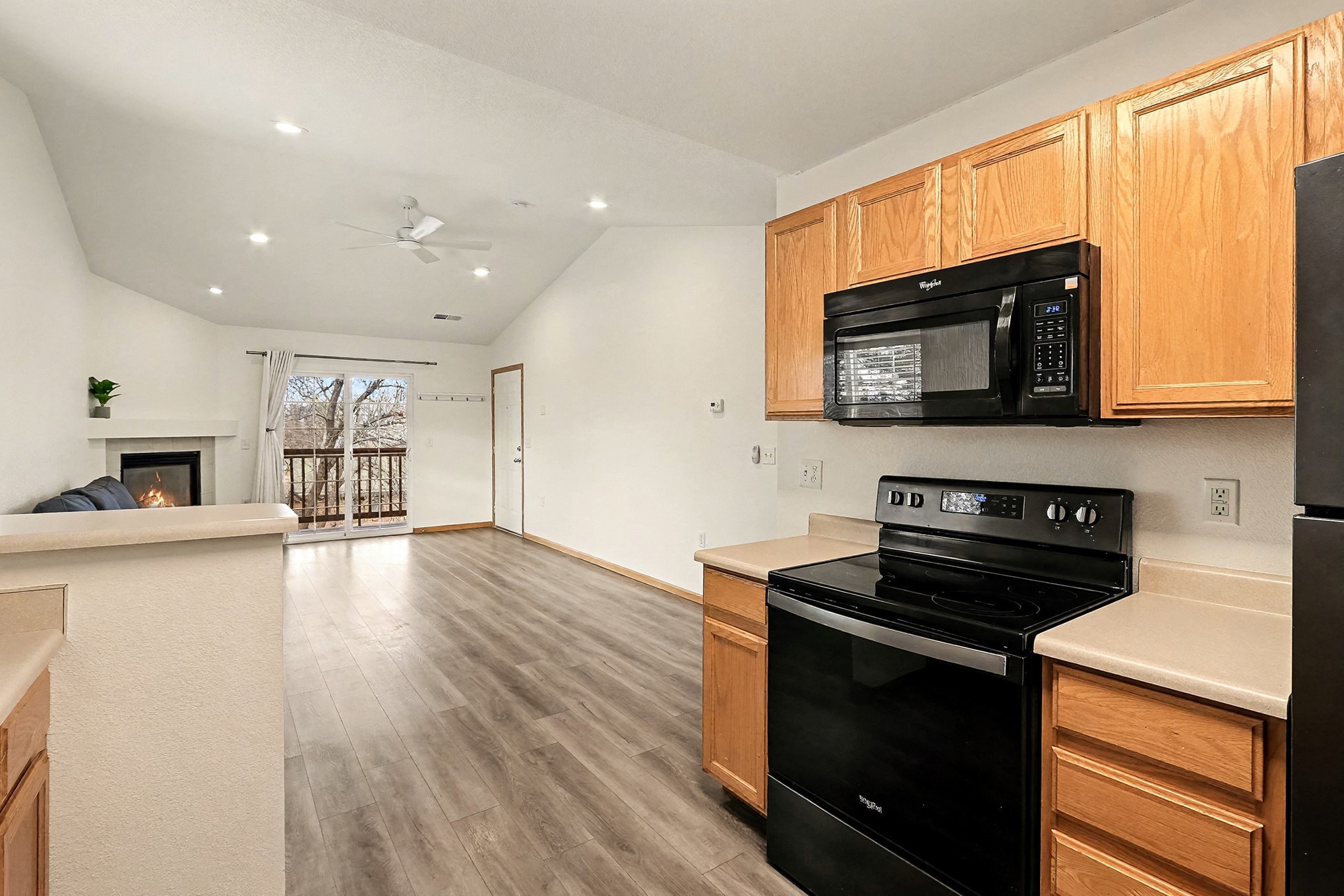 Vinyl plank floors - 1221 University Ave