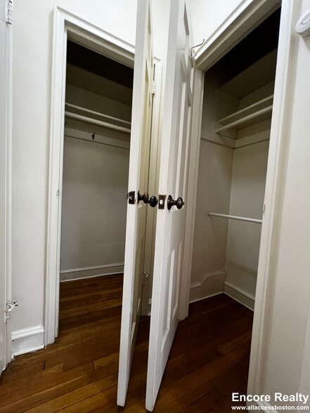 Building Photo - 105 Longwood Ave