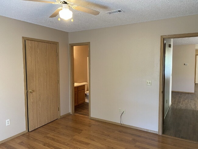 Building Photo - 1510 N Bernice Dr