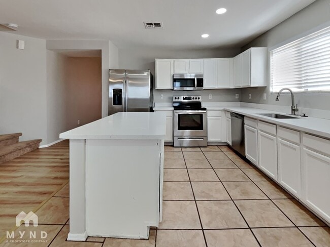 Building Photo - 11529 W Flores Dr