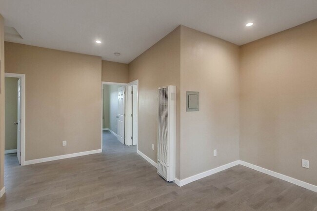 Building Photo - 1602 S 38th St