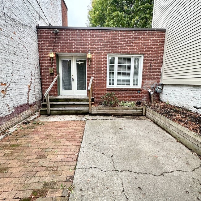 Building Photo - 229 Elm St