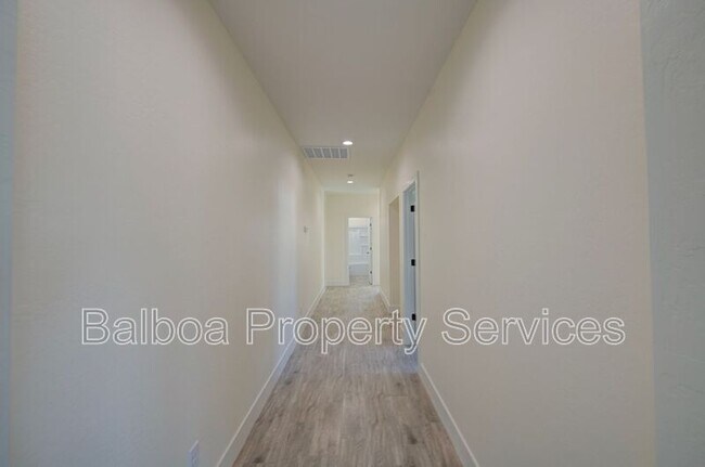 Building Photo - 212 2nd Ave E