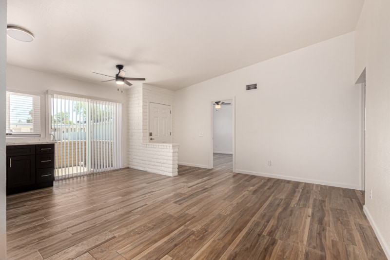 Building Photo - 5946 W Rose Ln