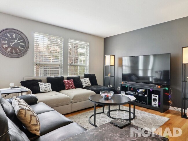Building Photo - 3 Bedroom Townhome in Aurora