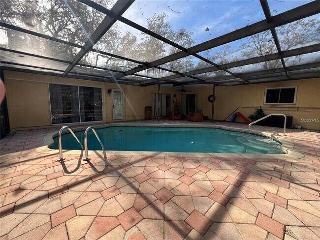 Building Photo - 8748 Forest Lake Dr