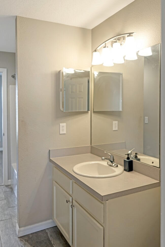 Building Photo - 1117 Peregrine St