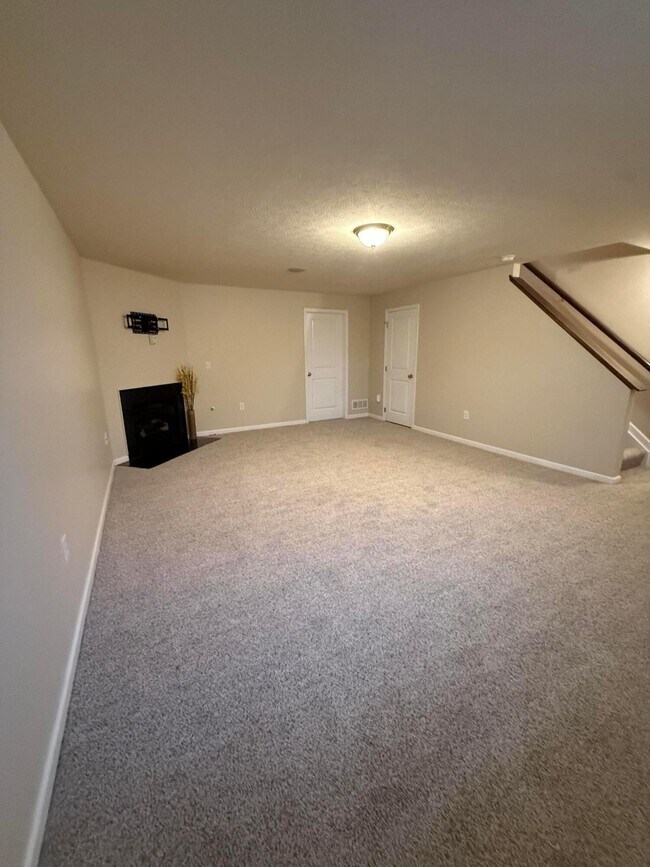 Building Photo - 5936 Bridgehampton Dr