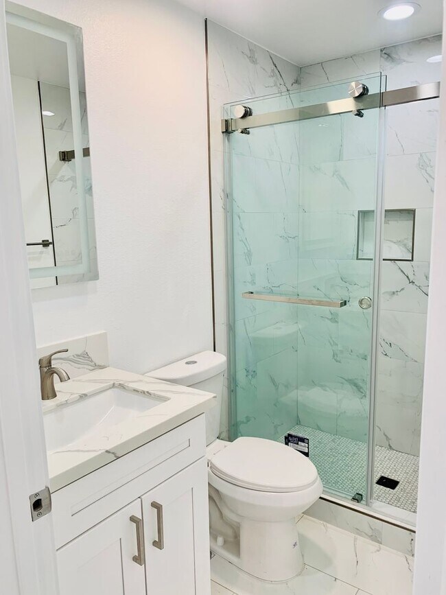 Building Photo - CHARMING Newly Constructed 1BD/BA Availabl...