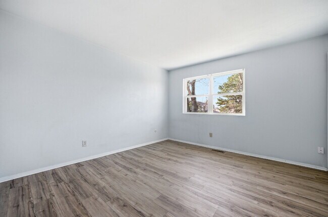 Building Photo - OPEN HOUSE SATURDAY THE 20TH 1PM-3PM! Three-bedroom, two-and-a-half bathrooms in Pembroke Meadows!