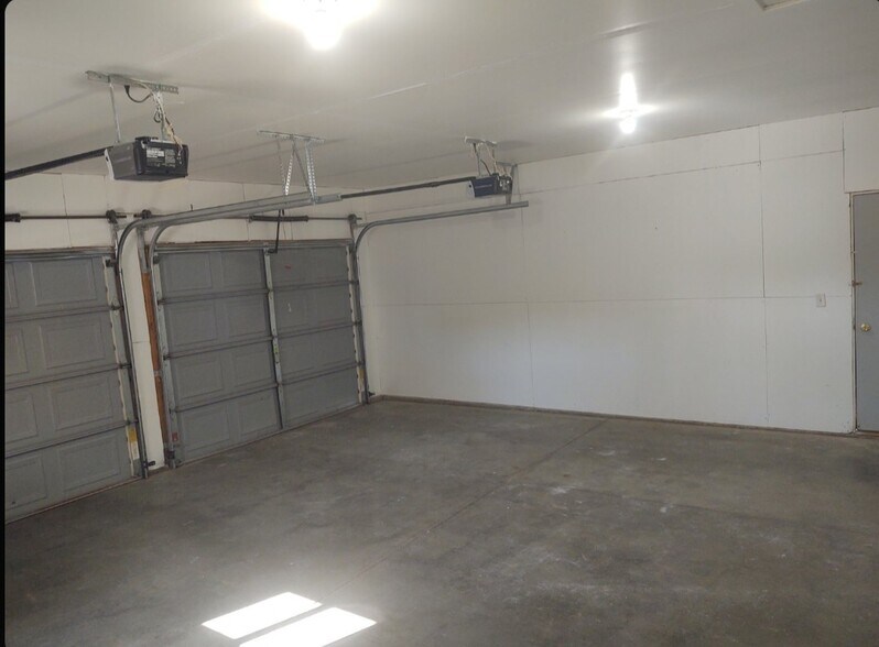 Building Photo - 3029 Stonewall Dr