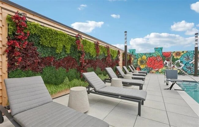 Building Photo - 1052 Fraser St