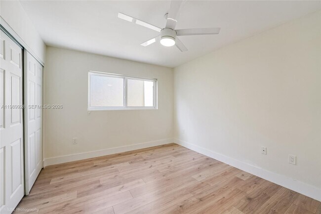 Building Photo - 9023 NE 4th Avenue Rd