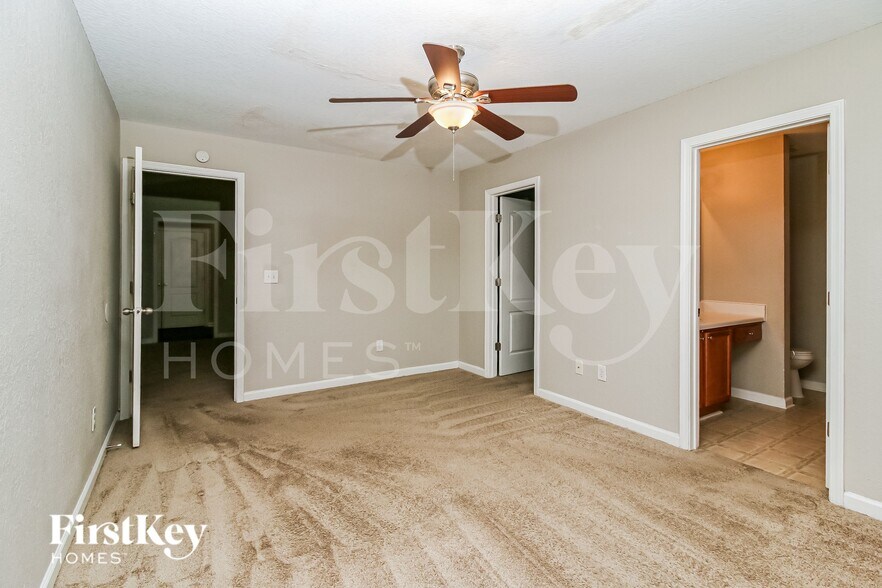 Building Photo - 355 Lakeside Point