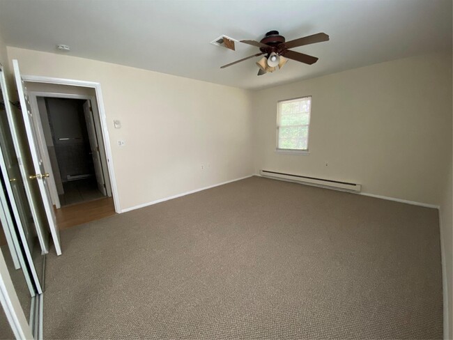 Building Photo - 188 Canterbury Dr