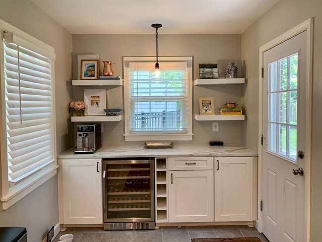 Building Photo - Fully remodeled Crown Heights BEAUTY!