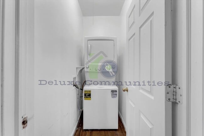 Building Photo - Newly Remodeled 3 Bedroom in MidTown!