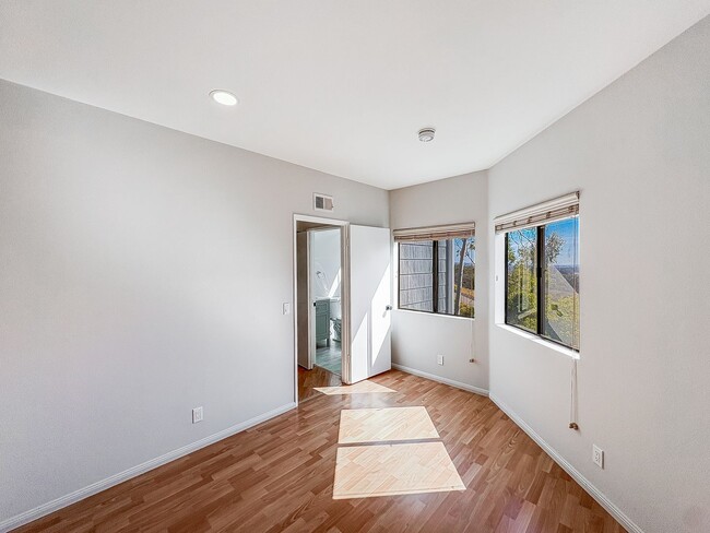 Building Photo - Stunning 2BD/2BA Condo in Scripps Ranch with Lake Miramar Views, In-Unit Laundry & Trail Access