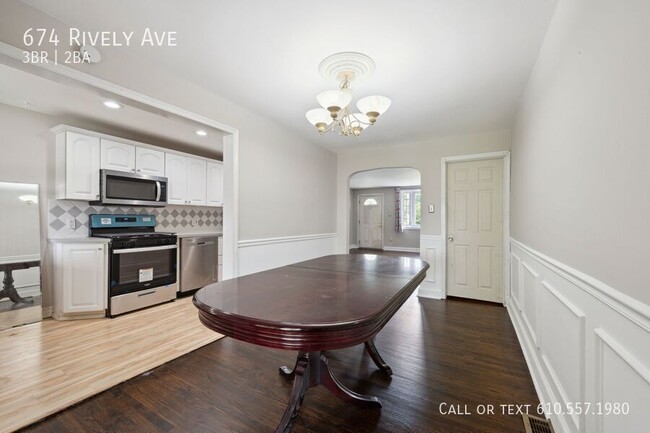 Building Photo - 674 Rively Ave