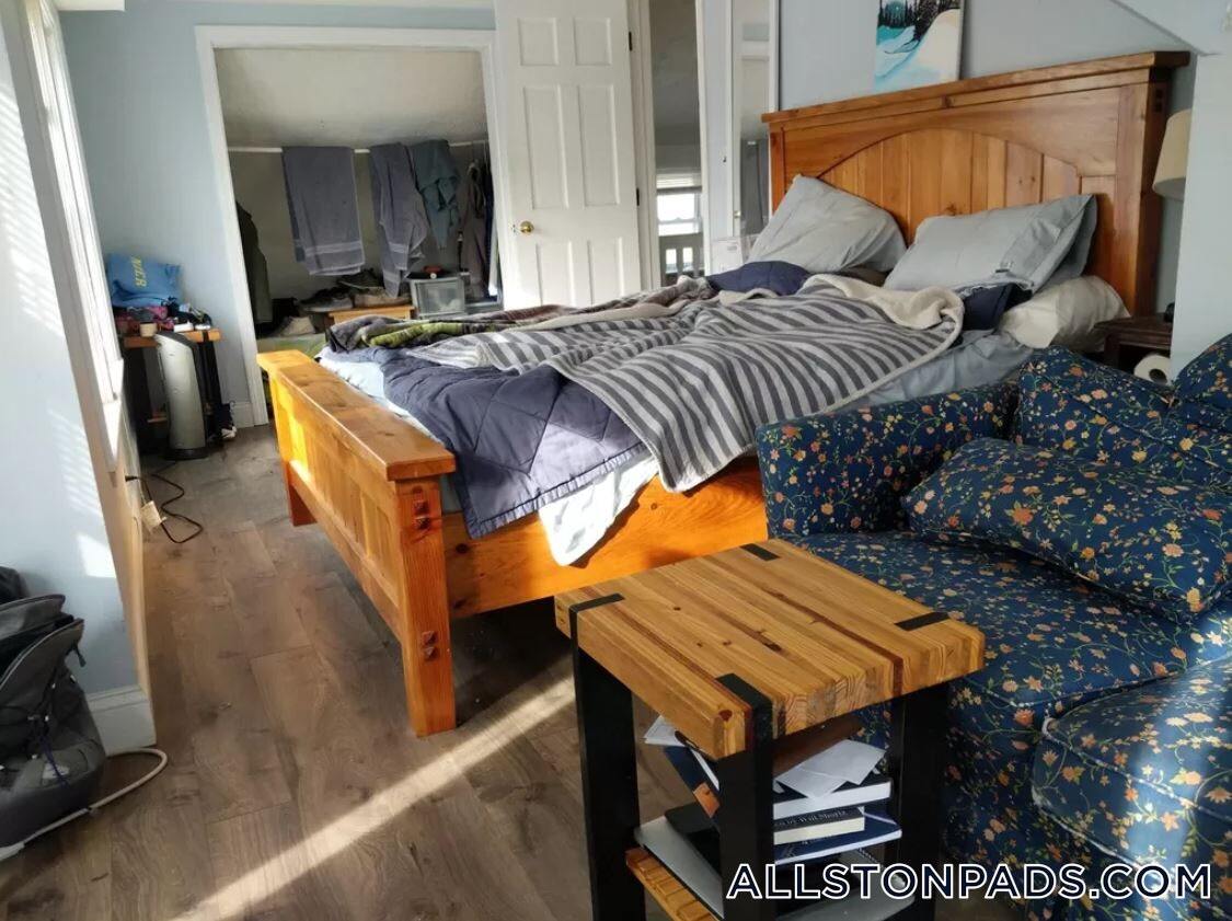 Building Photo - 5 W Sorrento St