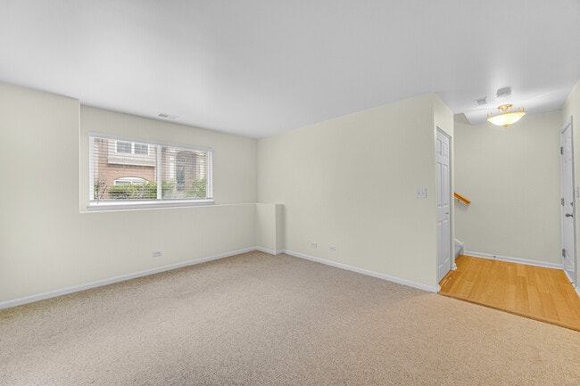 Building Photo - 1114 N Claremont Dr