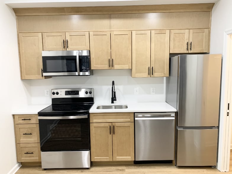 Building Photo - 1600 S Charles St