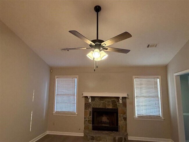 Building Photo - 65 Beaverdam Ct