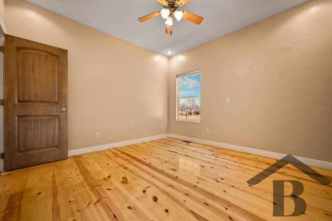 Building Photo - 1522 S Tuscany Ct