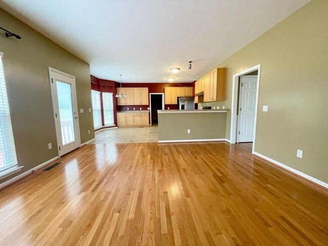 Building Photo - Northeast / Elgin- Offering Self Guided Tour with RENTLY!