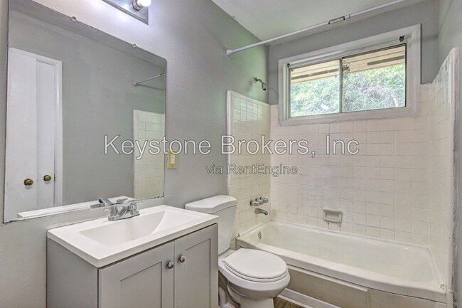 Building Photo - 2475 Groveland Cir N