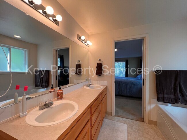 Building Photo - MOVE IN SPECIAL! HALF OFF! Spacious Felida...