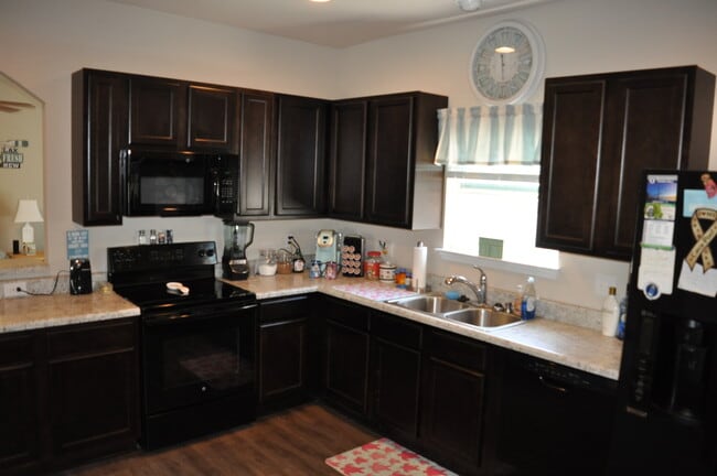 Building Photo - 3 Bedroom 2 Bath in Schooner Landing