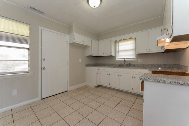 Building Photo - Hot Listing in Athens – 4 Beds, Granite Counters & More!