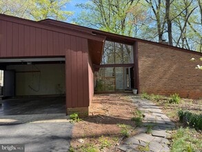 Building Photo - 11627 Pine Tree Dr