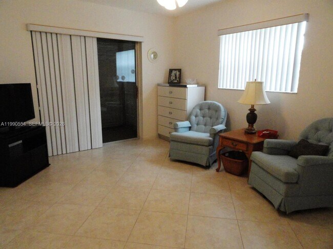 Building Photo - 664 Normandy Ln